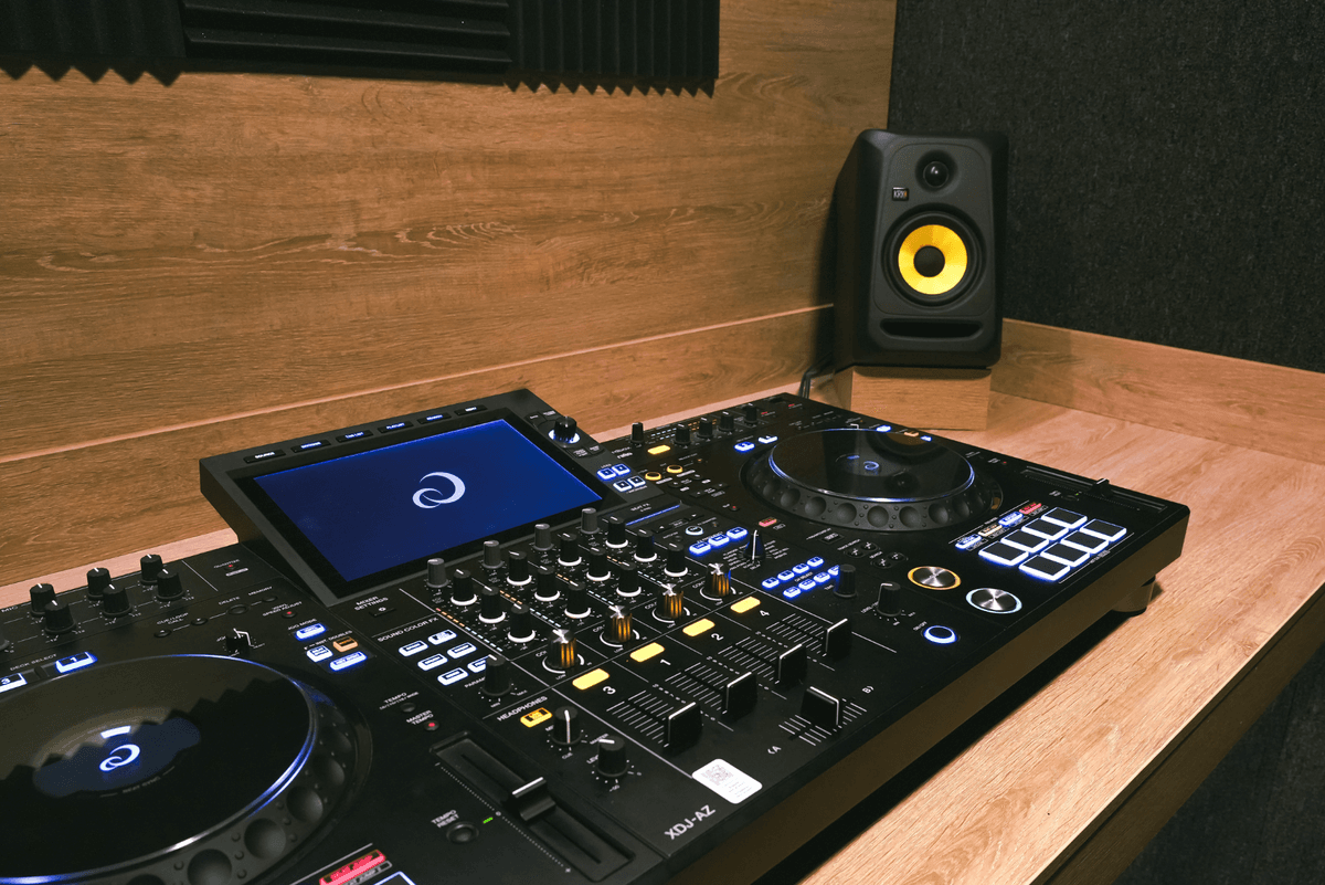 AlphaTheta lanza la XDJ-AZ